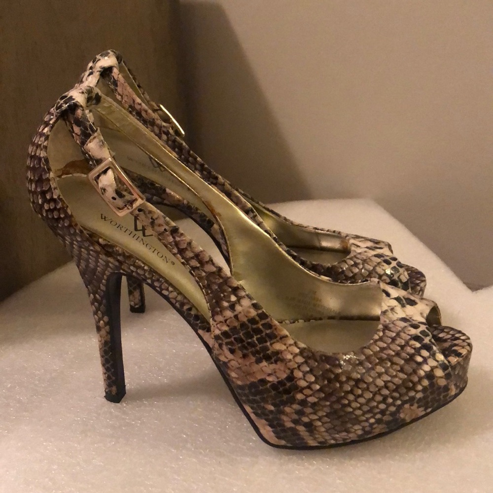 Snakeskin heels size 7M